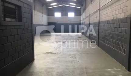 Galpão com 400 metros para locação em Mairiporã!