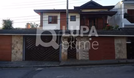 SOBRADO COM 4 SUÍTES À VENDA NA VILA IRMÃOS ARNONI!