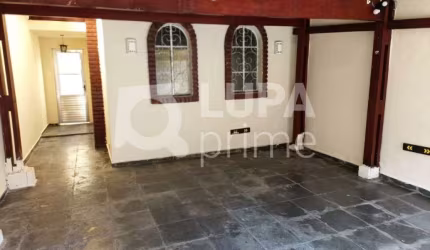 Sobrado com 4 dormitórios de 180m² à venda, na Vila Nova Mazzei