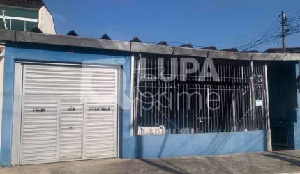 Excelente terreno, com 13 casas para renda, à venda na Vila Nivi!