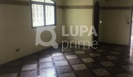 Sobrado com 4 dormitórios sendo 1 suíte para locação no Jardim São Paulo