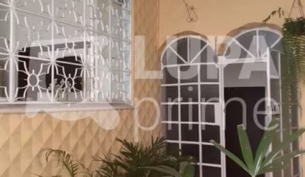 Casa Térrea com 3 dormitórios de 300m² à venda, na Água Fria