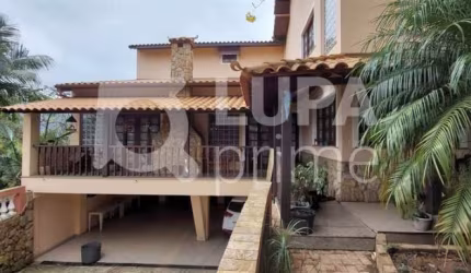 Sobrado com 4 dormitórios de 1350m² à venda, em Mairiporã