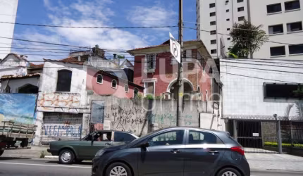 Terreno com 500 metros de área construída para locação e venda!