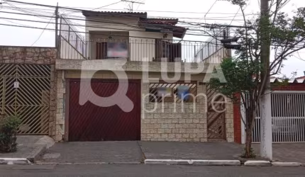 Sobrado com 3 suítes e 2 vagas á venda na Vila Marieta !