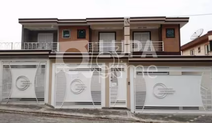 Sobrado espaçoso com 3 dormitórios e 5 banheiros à venda - Vila Comercial