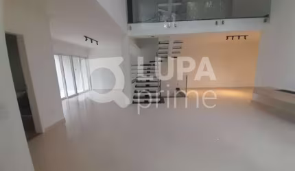 Sobrado com 3 dormitórios de 400m² para Locação, na Avenida Nova Cantareira