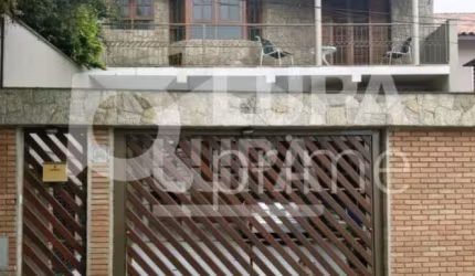 Sobrado com 4 suítes á venda na Vila Irmãos Arnoni