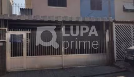 Sobrado com 3 dormitórios á venda na Vila Aurora