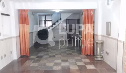 Sobrado comercial com 209m² á venda na Vila Dom Pedro II !