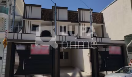 Sobrado com 3 dormitórios sendo 3 suítes á venda na Vila Isolina Mazzei.