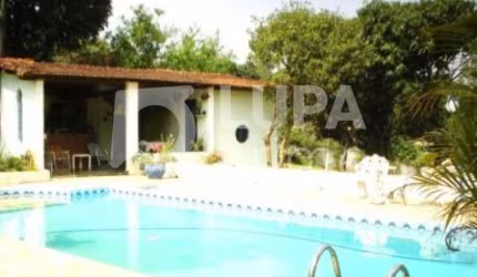 Casa Térra com piscina em Mairiporã com 3.300 m² - 5 banheiros 4 vagas !