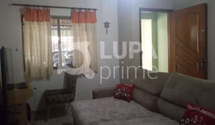 Casa Térrea com 4 quartos á venda na Vila Maria Alta, 2 vagas de garagem.