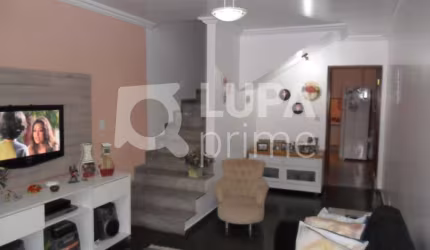 Casa à venda na Vila Romero!