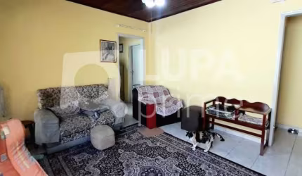 Sobrado com 3 dormitórios sendo 2 suítes à venda no Chora Menino!