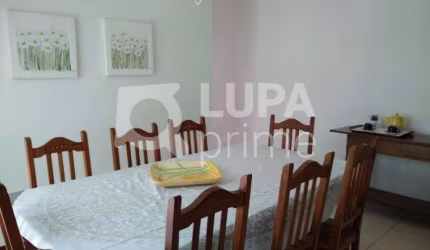 Sobrado à venda com 2 dormitórios no Limão!