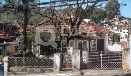 Casa Térrea com 3 dormitórios á Venda- Horto Florestal !