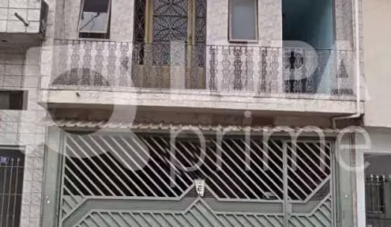 SOBRADO COM 4 DORMITÓRIOS (1 SUÍTE) Á VENDA- JARDIM BRASIL