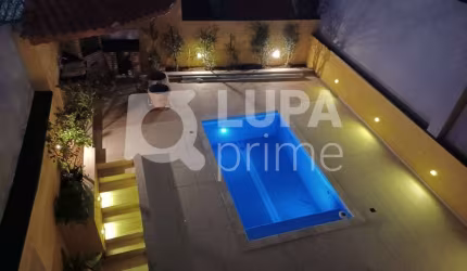 SOBRADO 3 QUARTOS/SUÍTES, CHURRASQUEIRA,5 VAGAS A VENDA JD SÃO PAULO