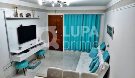 CASA COM 3 QUARTOS/SUÍTES E 2 VAGAS DE GARAGEM À VENDA NO TUCURUVI
