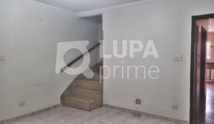 CASA COM 2 QUARTOS E 2 VAGAS DE GARAGEM À VENDA NA VILA MARIA ALTA