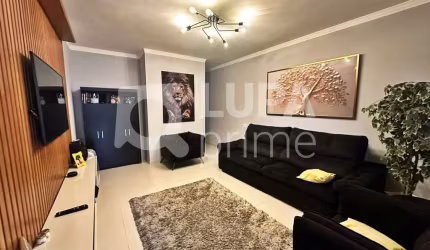 CASA COM 3 QUARTOS E 2 VAGAS DE GARAGEM À VENDA NA VILA MEDEIROS
