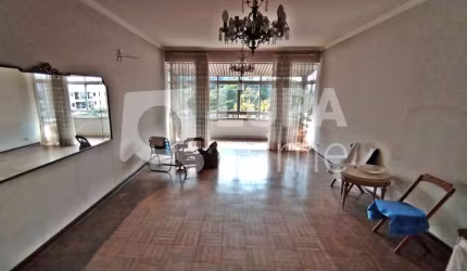 CASA COM 2 QUARTOS E 3 VAGAS DE GARAGEM À VENDA NO JARDIM SÃO BENTO