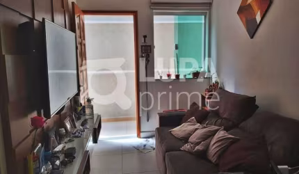 CASA COM 2 QUARTOS E 1 VAGADE GARAGEM À VENDA NA VILA MEDEIROS