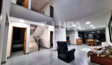 CASA COM 5 QUARTOS E 10 VAGAS DE GARAGEM À VENDA EM GUARAREMA
