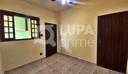 CASA COM 3 QUARTOS E 3 VAGAS DE GARAGEM À VENDA NO TUCURUVI