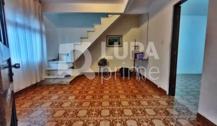CASA COM 2 QUARTOS E 2 VAGAS DE GARAGEM À VENDA NO PARQUE NOVO MUNDO