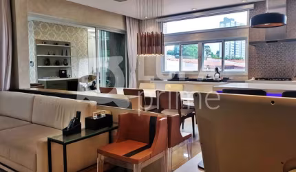 CASA COM 5 QUARTOS E 2 VAGAS DE GARAGEM À VENDA NO TREMEMBÉ