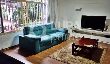 CASA COM 4 QUARTOS E 3 VAGAS DE GARAGEM À VENDA EM VILA ISOLINA MAZZEI