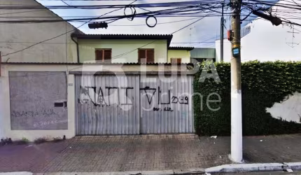 CASA COM 3 QUARTOS E 3 VAGAS DE GARAGEM À VENDA NA VILA SABRINA