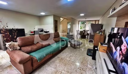 CASA COM 4 QUARTOS E 4 VAGAS DE GARAGEM À VENDA NO TREMEMBÉ