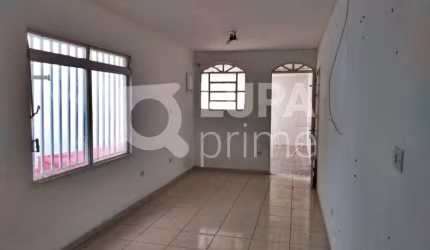 CASA COM 2 QUARTOS E 3 VAGAS DE GARAGEM PARA LOCAÇÃO NO JARDIM GUANÃ