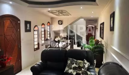CASA COM 3 QUARTOS E 2 VAGAS DE GARAGEM À VENDA NA CHÁCARA BELENZINHO