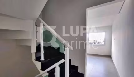 CASA COM 3 QUARTOS E 2 VAGAS DE GARAGEM À VENDA NA PARADA INGLESA