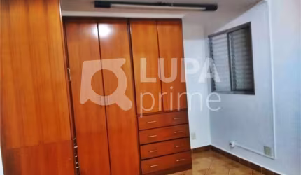CASA COM 3 QUARTOS E 2 VAGAS DE GARAGEM À VENDA NA VILA ISOLINA MAZZEI