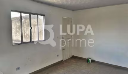 CASA COM 1 QUARTO E 1 VAGA DE GARAGEM PARA LOCAÇÃO NA VILA MEDEIROS