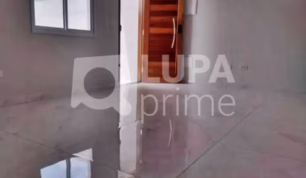 CASA COM 3 QUARTOS E 3 VAGAS DE GARAGEM À VENDA NA VILA CONSTANÇA