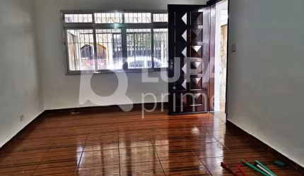 CASA COM 3 QUARTOS E 2 VAGAS DE GARAGEM À VENDA NO JARDIM GUANÇA