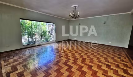 CASA COM 6 QUARTOS E 6 VAGAS DE GARAGEM À VENDA NA VILA MARIA ALTA