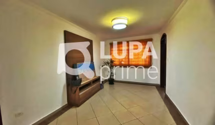 CASA COM 4 QUARTOS E 2 VAGAS DE GARAGEM PARA LOCAÇÃO NA VILA MEDEIROS