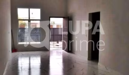 CASA COM 3 QUARTOS E 2 VAGAS DE GARAGEM À VENDA EM ATIBAIA