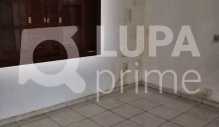 CASA COM 3 QUARTOS E 4 VAGAS DE GARAGEM À VENDA NO JARDIM PERI