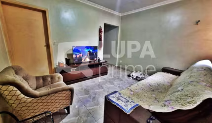 CASA COM 3 QUARTOS E 1 VAGA DE GARAGEM À VENDA NA VILA MARIA ALTA