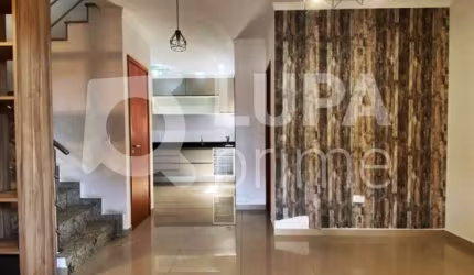 CASA COM 3 QUARTOS E 2 VAGAS DE GARAGEM À VENDA NO TUCURUVI