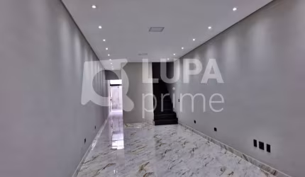 CASA COM 4 QUARTOS E 2 VAGAS DE GARAGEM À VENDA NO PARQUE NOVO MUNDO