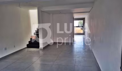 SOBRADO COM 3 DORMITÓRIOS Á VENDA  NA VILA DOM PEDRO LI